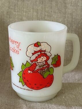 1980 Strawberry Shortcake milk glass mug Anchor Hocking